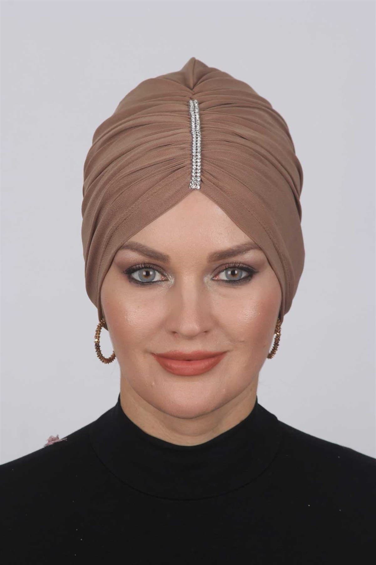 Büzgülü Taşlı Bone Caramel