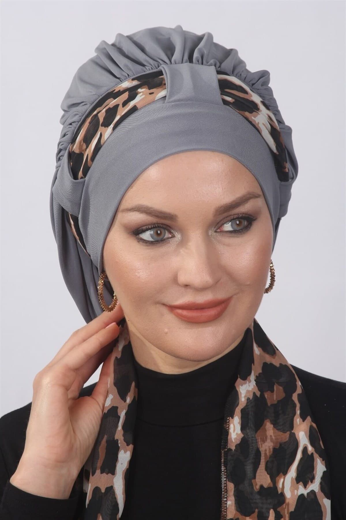 Dökümlü Leopar Fularlı Gri — görsel 1/2