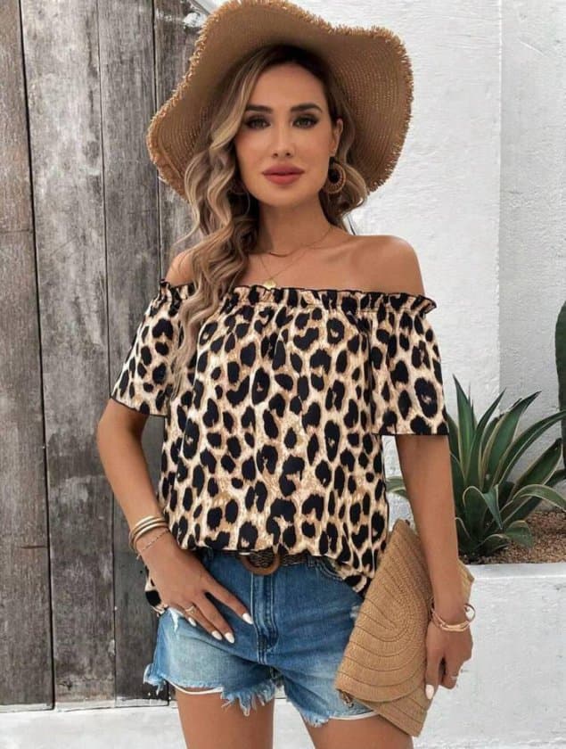Kadın Madonna Yaka Fırfırlı Leopar Desenli Mikro Kumaş Bluz — görsel 1/4