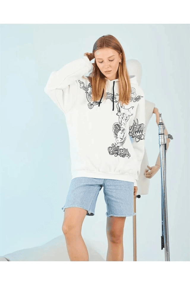 Kapüşonlu Üç İplik Sweatshirt – Beyaz Strong Heykel Baskılı, Rahat Kalıp, Kanguru Cepli Modern Tasarım — görsel 1/1