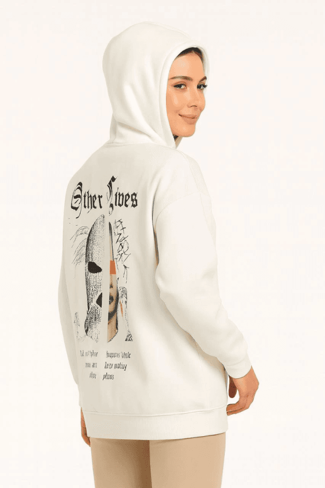 Oversize Üç İplik Şardonlu Kapüşonlu Sweatshirt – Beyaz “Other Lives” Ön Ve Arka Baskılı, Kanguru Cepli, Ribanalı Rahat Kışlık Model Beyaz — görsel 1/4