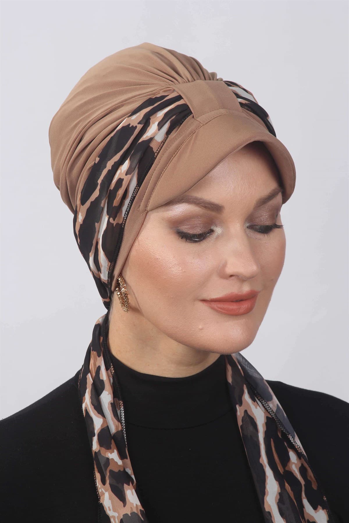 Leopar Fularlı Şapka Bone Caramel