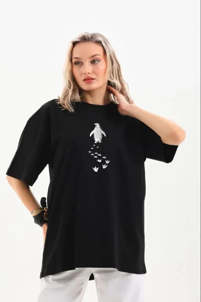 Nihilist Penguen Temalı Oversize Bisiklet Yaka Tişört - Siyah