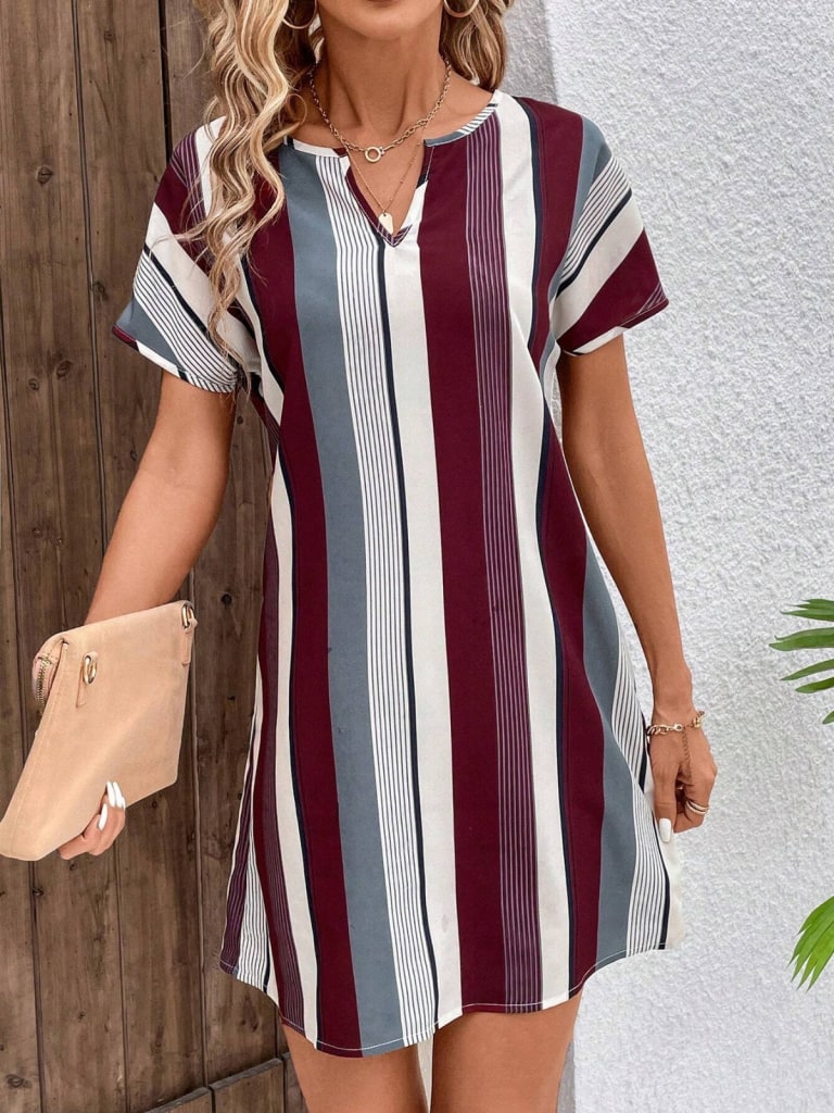 Kadın Kısa Kollu V Yakalı Çizgi Baskılı Süprem Elbise — görsel 1/6