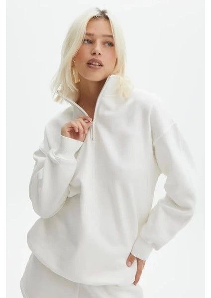 Unisex Uzun Kol Yarım Farmuarlı Yakalı Basic Sweatshirt - Beyaz — görsel 1/3