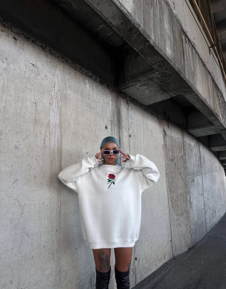Oversize Üç İplik Bisiklet Yaka Baskılı Sweatshirt - Beyaz — görsel 1/4