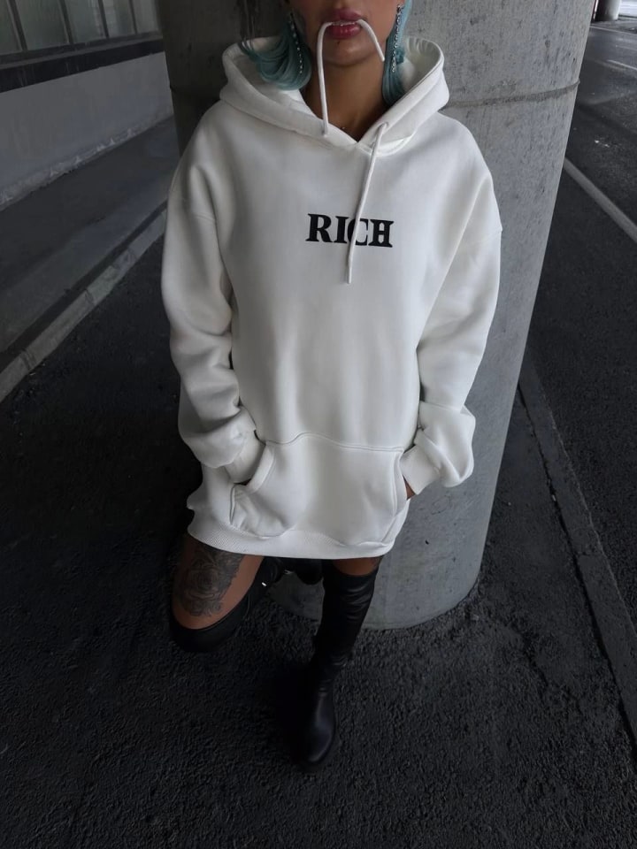 Uzun Kol Kapüşonlu Göğüs Baskılı Sweatshirt - Beyaz — görsel 1/2