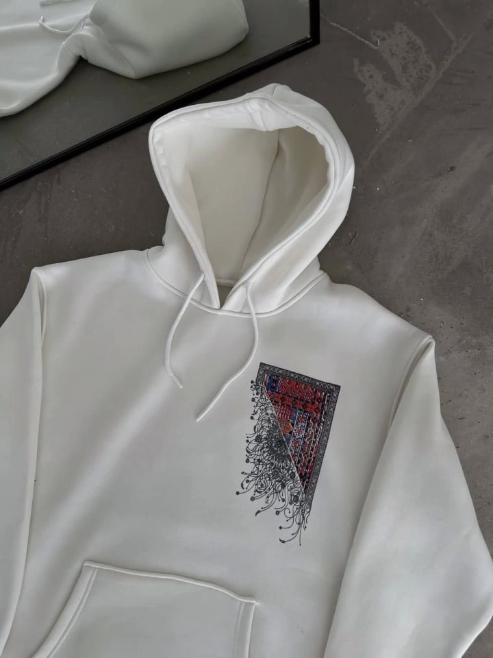 Uzun Kol Kapüşonlu Ön Ve Arka Baskılı Sweatshirt - Beyaz — görsel 1/4