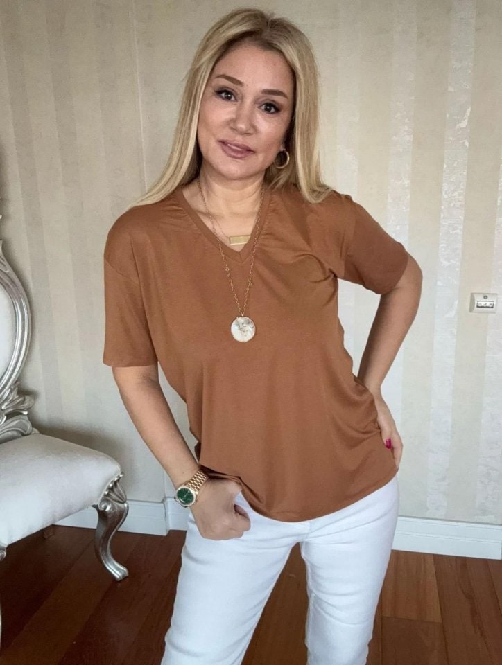 Kadın Kısa Kollu V Yaka Bluz — görsel 1/1
