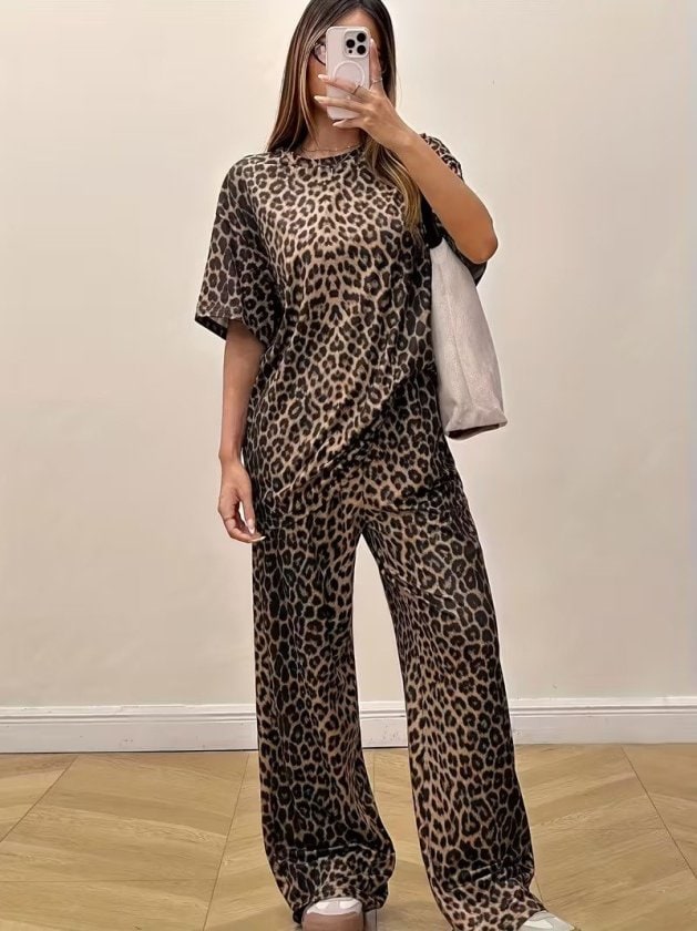 Kadın Kısa Kollu Bisiklet Yaka İki İplik Leopar Desenli Bluz Ve Pantolon İkili Takım — görsel 1/6
