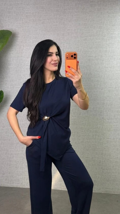 Kadın Kısa Kollu Bisiklet Yaka Yandan Toka Detaylı Viskon İki İplik Bluz Ve Pantolon İkili Takım — görsel 1/4