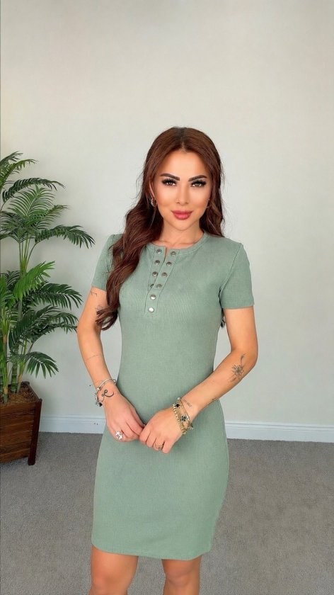 Kadın Kısa Kollu Yuvarlak Yakalı Düğmeli Kısa Kaşkorse Elbise — görsel 1/4