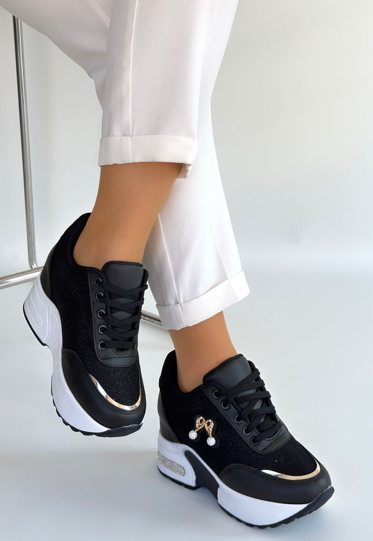 Wody Siyah Cilt Simli Bağcıklı Spor Ayakkabı — görsel 1/4